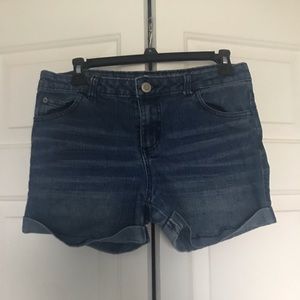 jean shorts with rolled bottoms